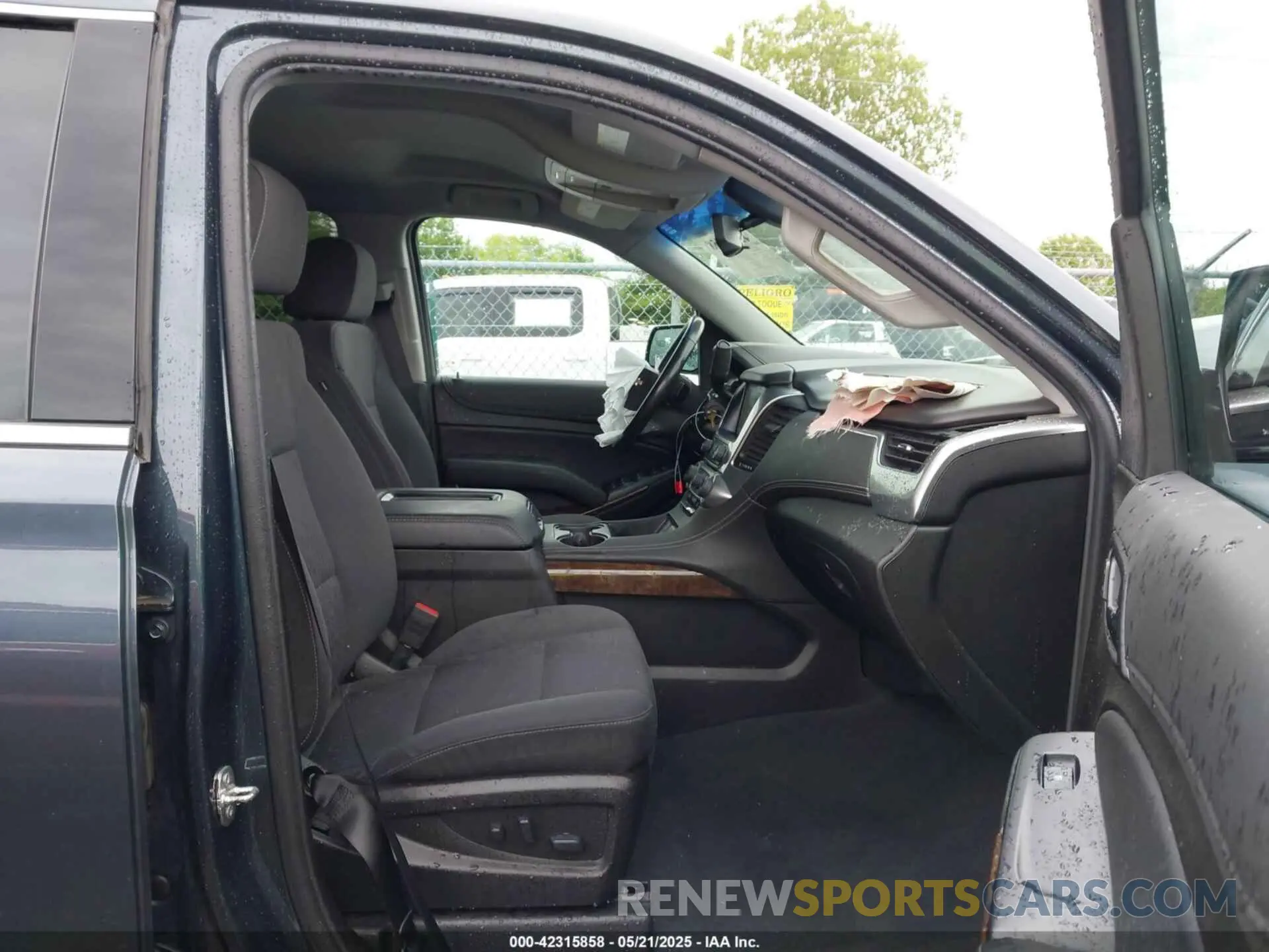 5 Photograph of a damaged car 1GNSKGKC7KR244916 CHEVROLET SUBURBAN 2019