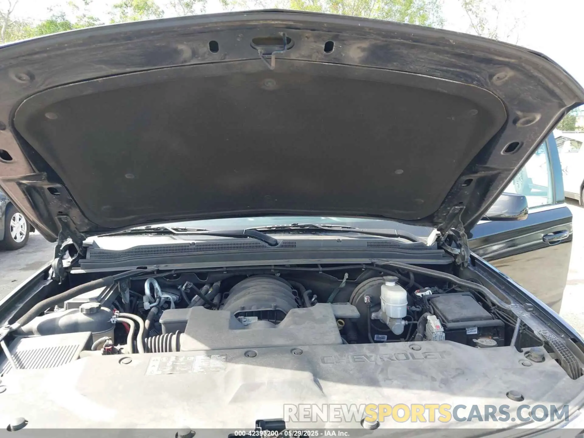 10 Photograph of a damaged car 1GNSKHKC0KR203405 CHEVROLET SUBURBAN 2019