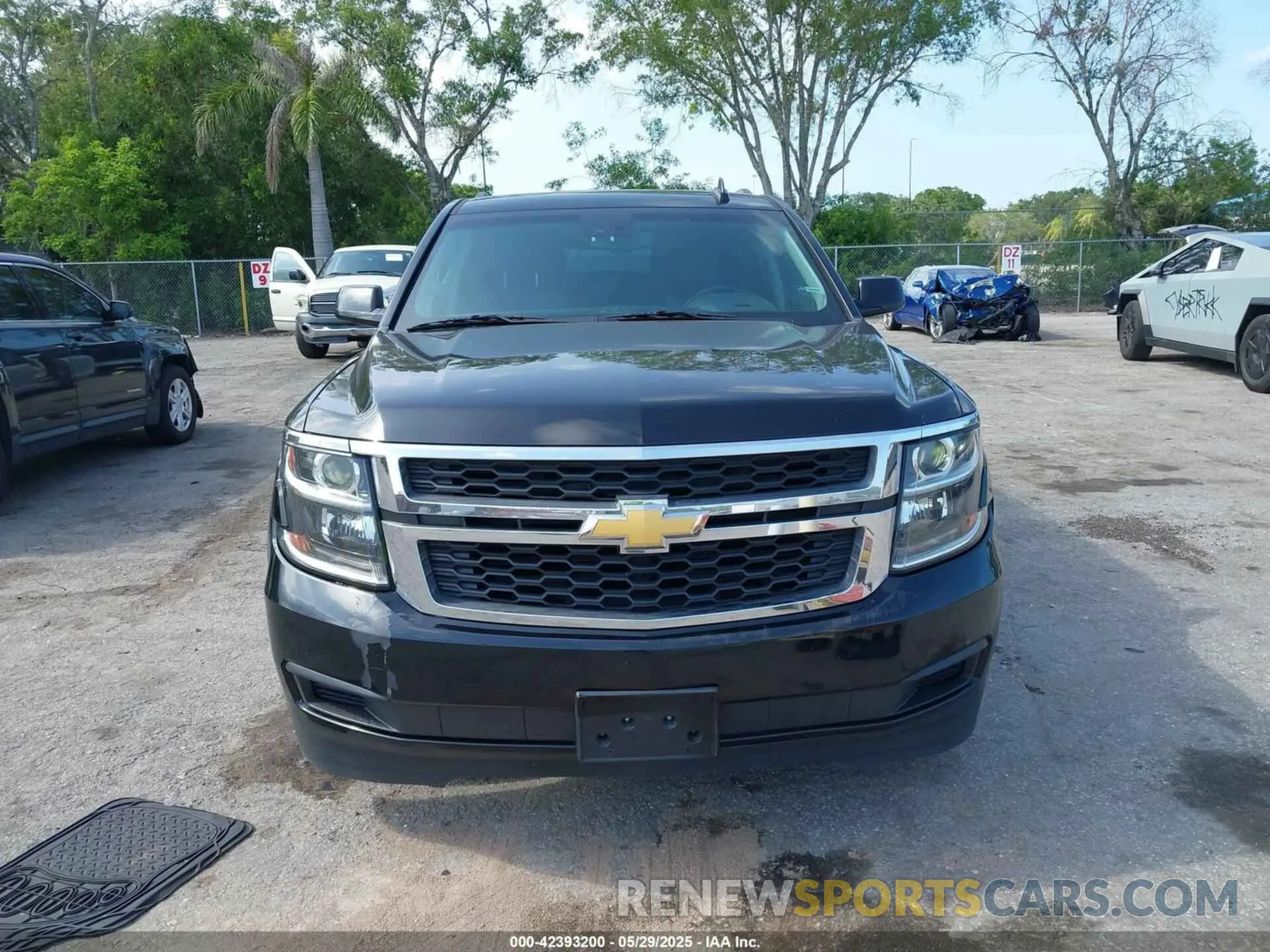 12 Photograph of a damaged car 1GNSKHKC0KR203405 CHEVROLET SUBURBAN 2019