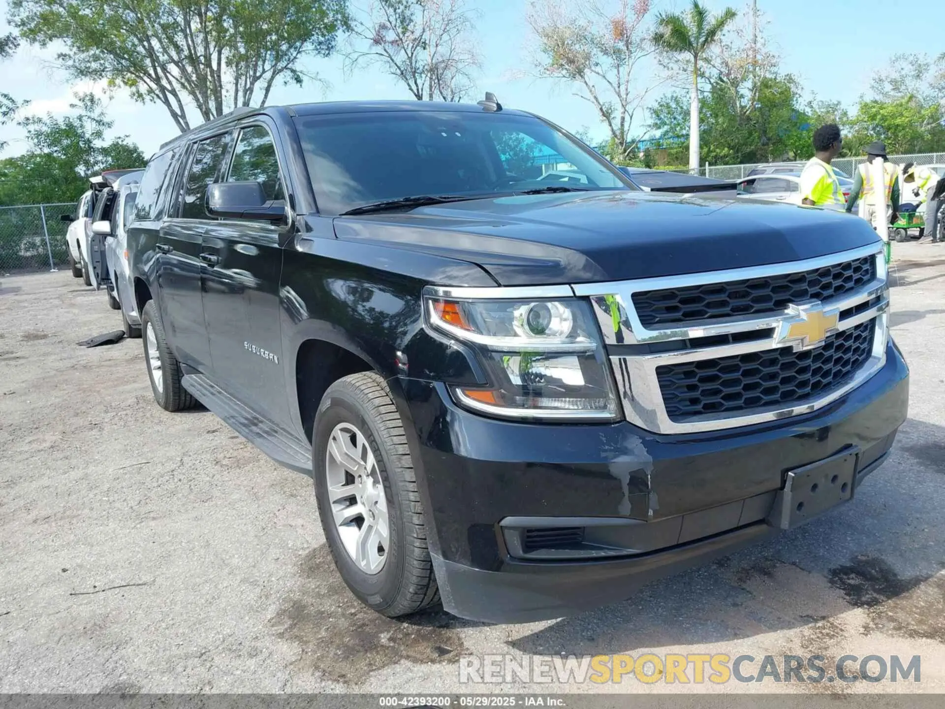 6 Photograph of a damaged car 1GNSKHKC0KR203405 CHEVROLET SUBURBAN 2019