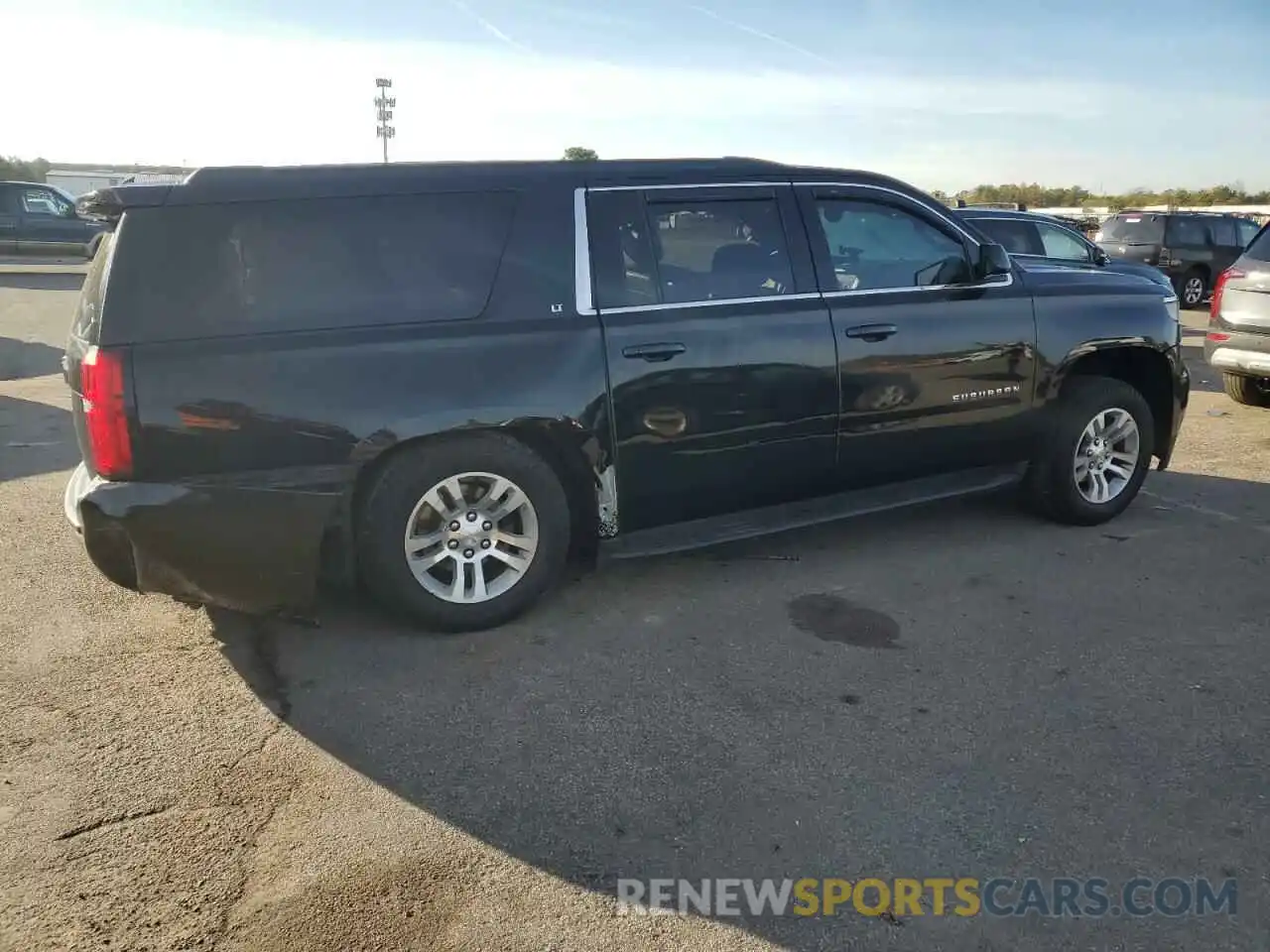 3 Photograph of a damaged car 1GNSKHKC0KR363185 CHEVROLET SUBURBAN 2019