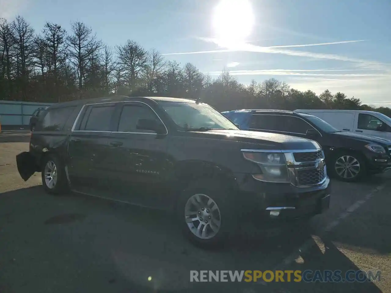 4 Photograph of a damaged car 1GNSKHKC0KR363185 CHEVROLET SUBURBAN 2019