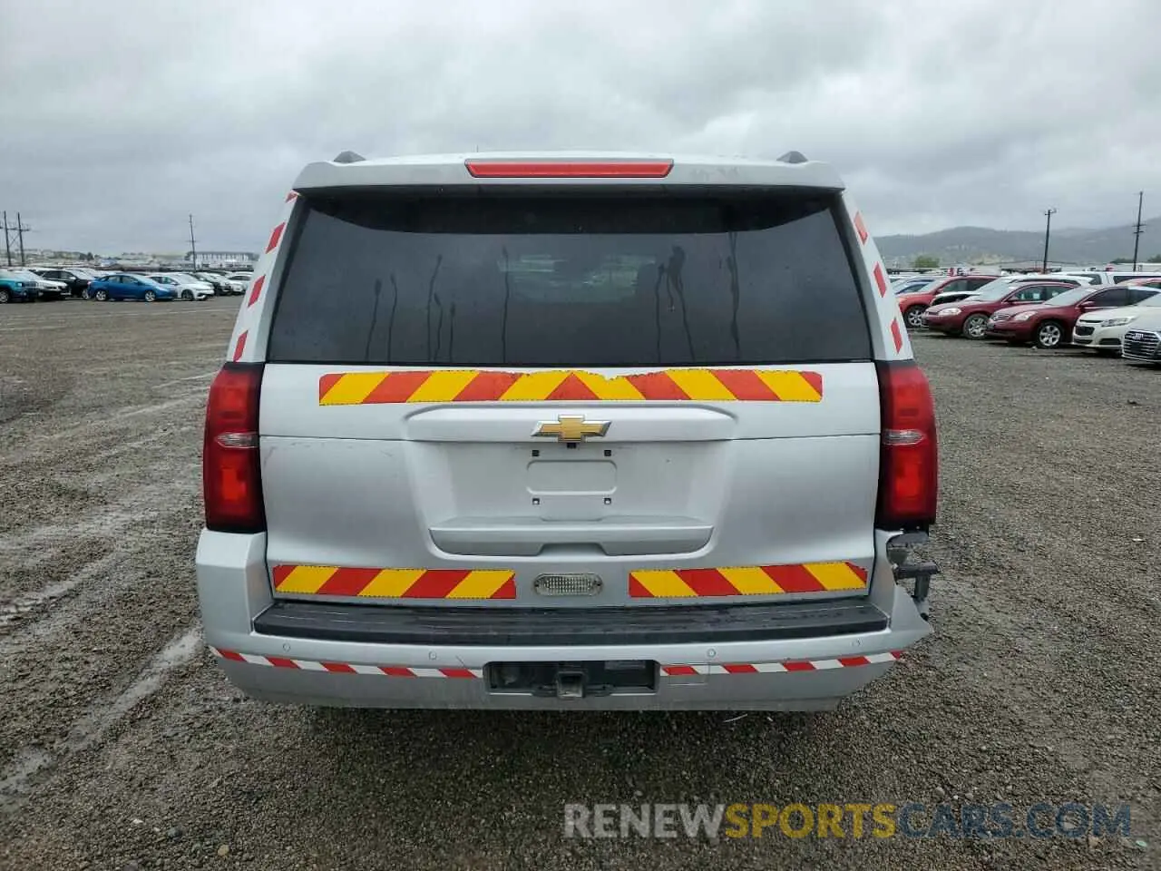 6 Photograph of a damaged car 1GNSKHKC0KR397479 CHEVROLET SUBURBAN 2019