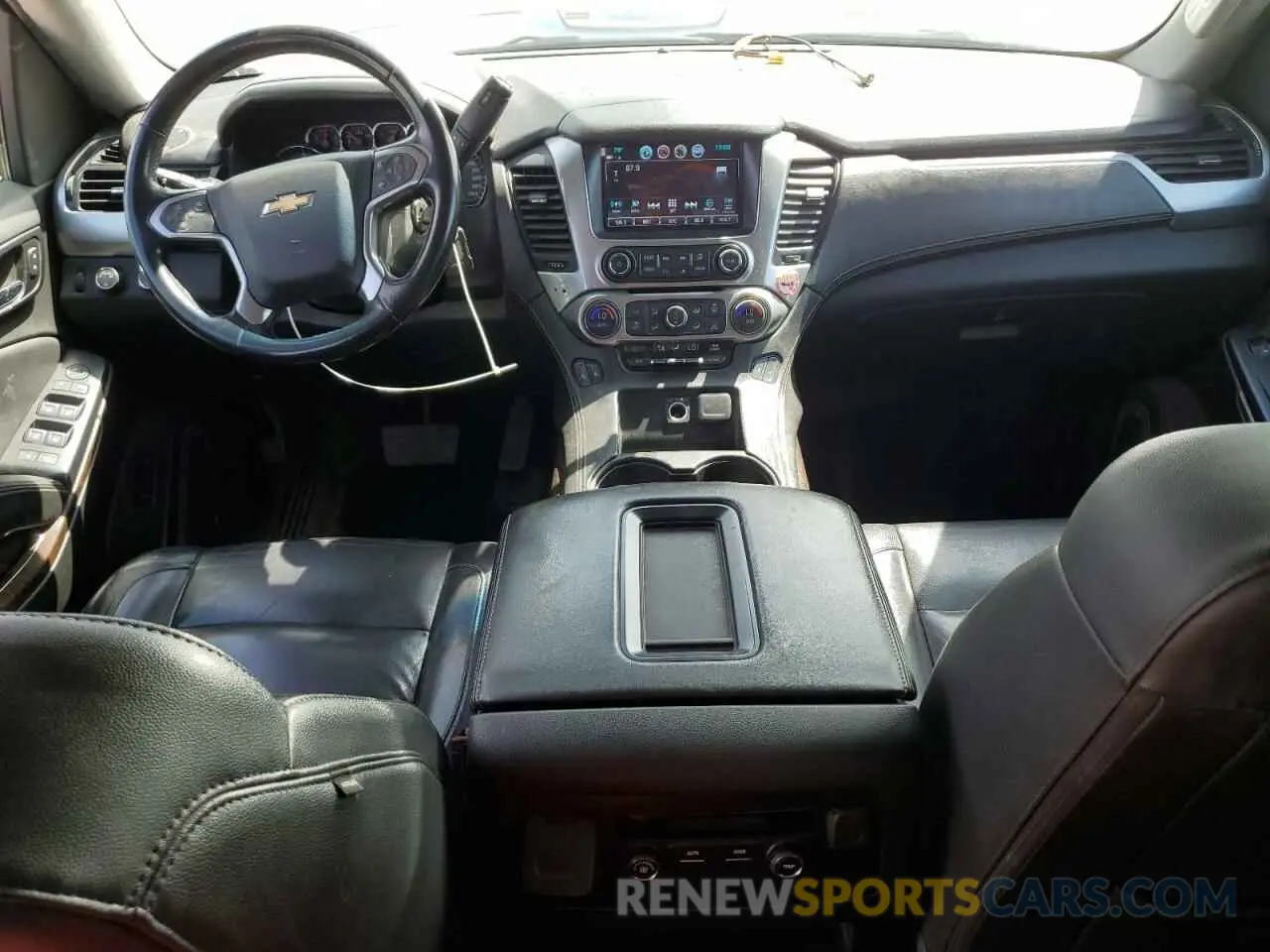 8 Photograph of a damaged car 1GNSKHKC0KR397479 CHEVROLET SUBURBAN 2019