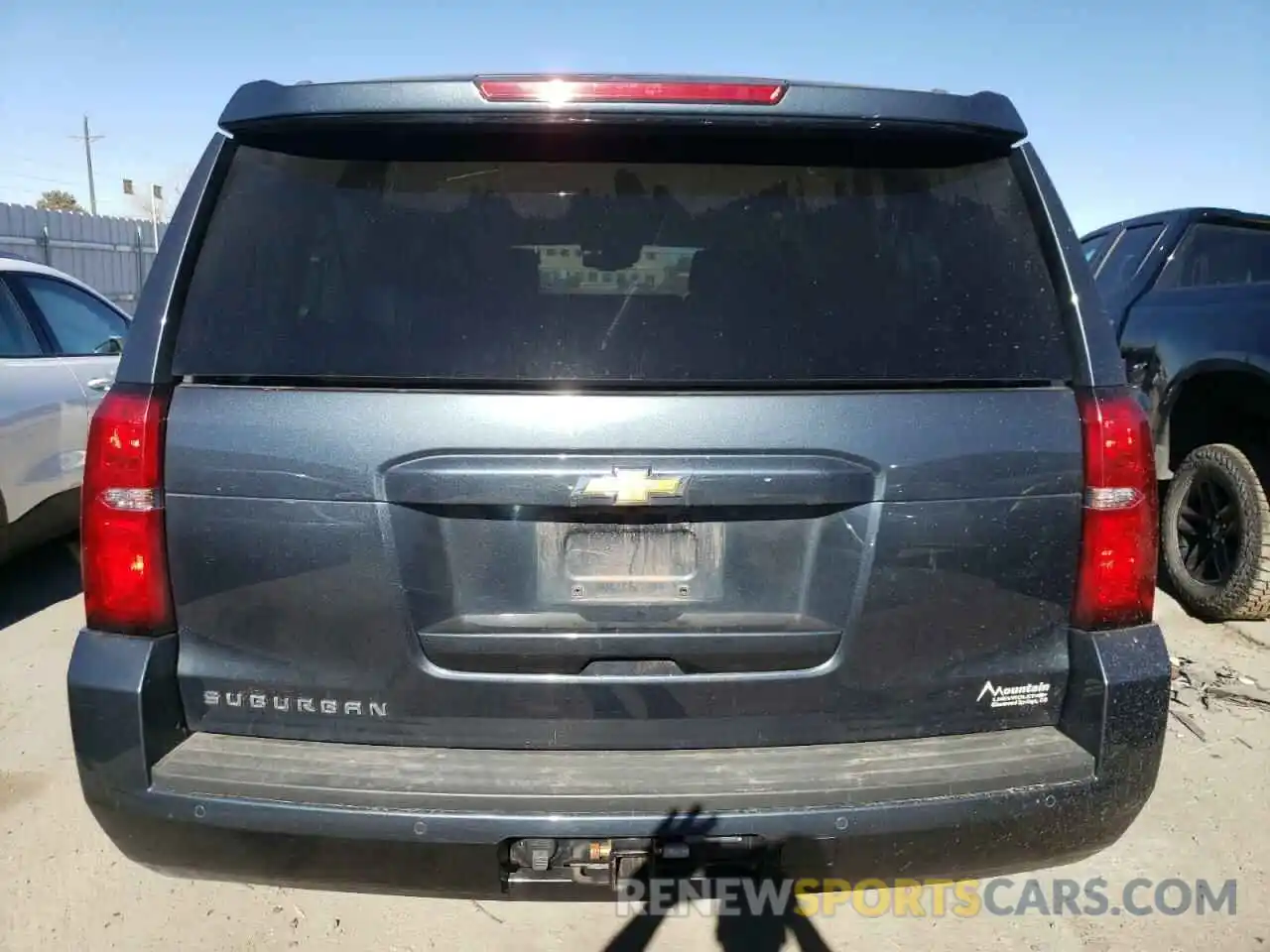 6 Photograph of a damaged car 1GNSKHKC1KR153128 CHEVROLET SUBURBAN 2019