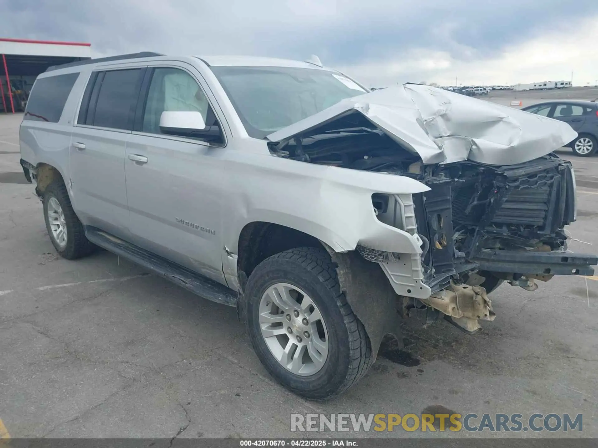1 Photograph of a damaged car 1GNSKHKC1KR163061 CHEVROLET SUBURBAN 2019