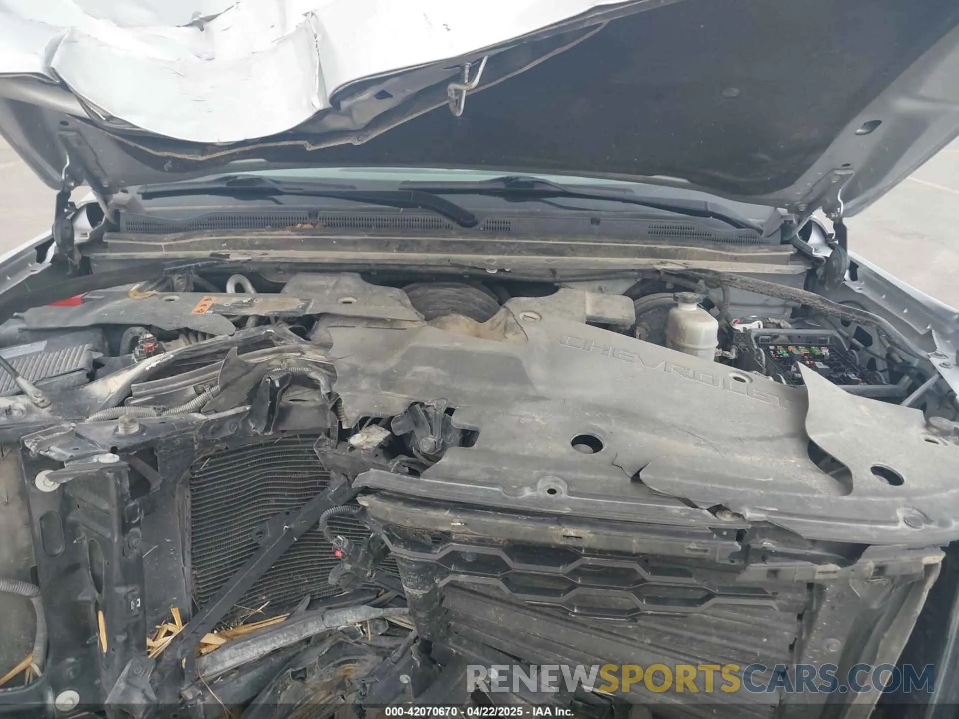 10 Photograph of a damaged car 1GNSKHKC1KR163061 CHEVROLET SUBURBAN 2019