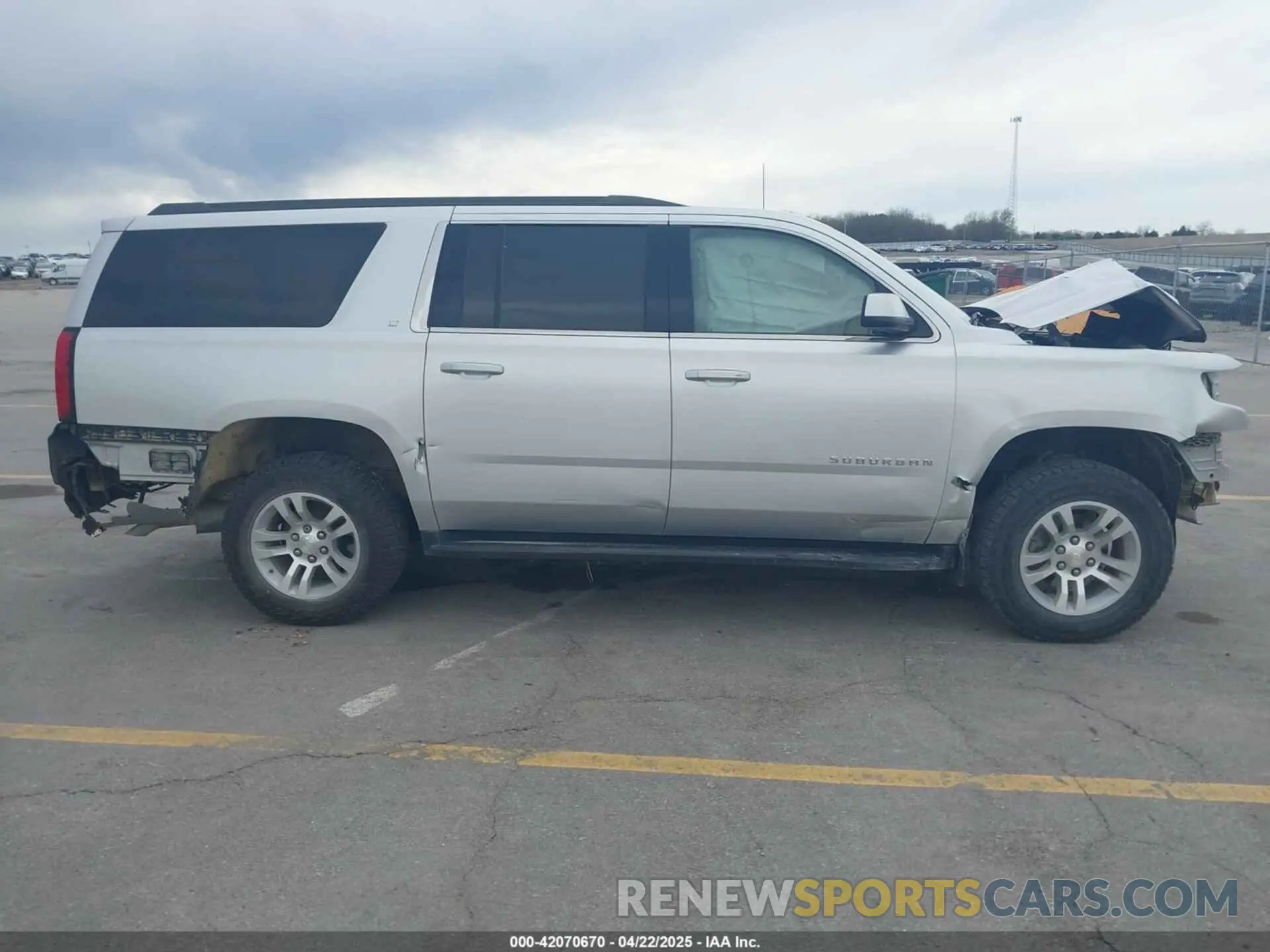 13 Photograph of a damaged car 1GNSKHKC1KR163061 CHEVROLET SUBURBAN 2019