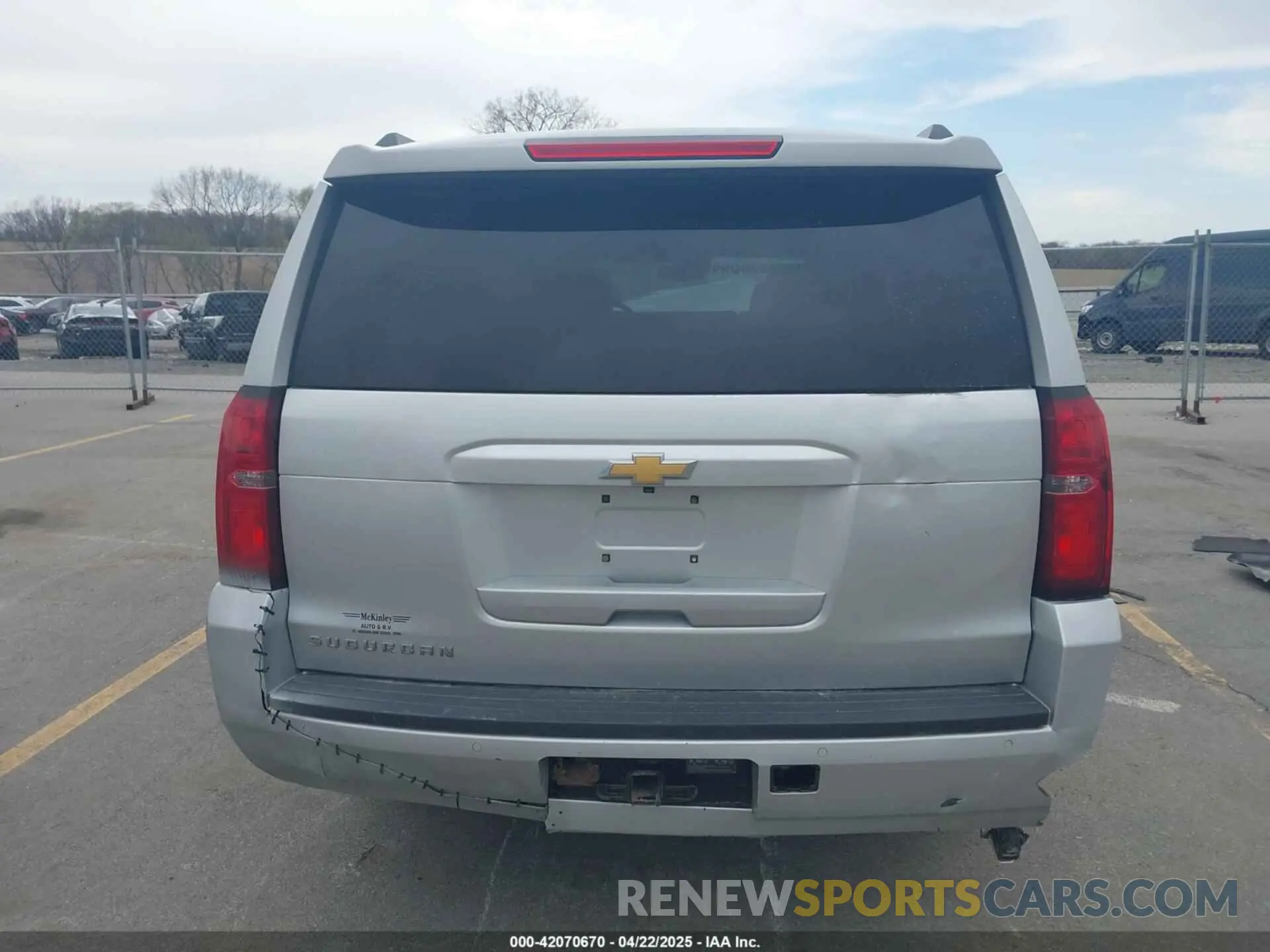16 Photograph of a damaged car 1GNSKHKC1KR163061 CHEVROLET SUBURBAN 2019