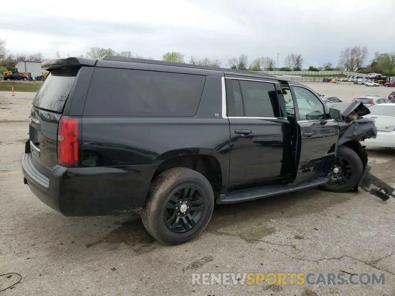 3 Photograph of a damaged car 1GNSKHKC1KR205633 CHEVROLET SUBURBAN 2019