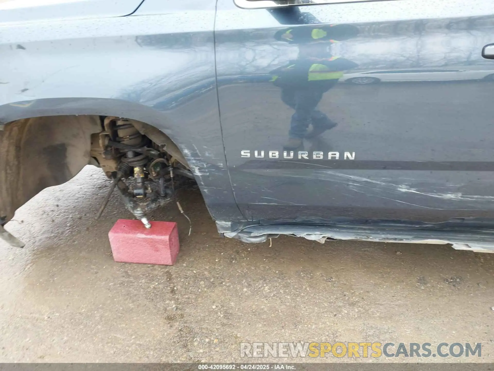 21 Photograph of a damaged car 1GNSKHKC1KR241449 CHEVROLET SUBURBAN 2019