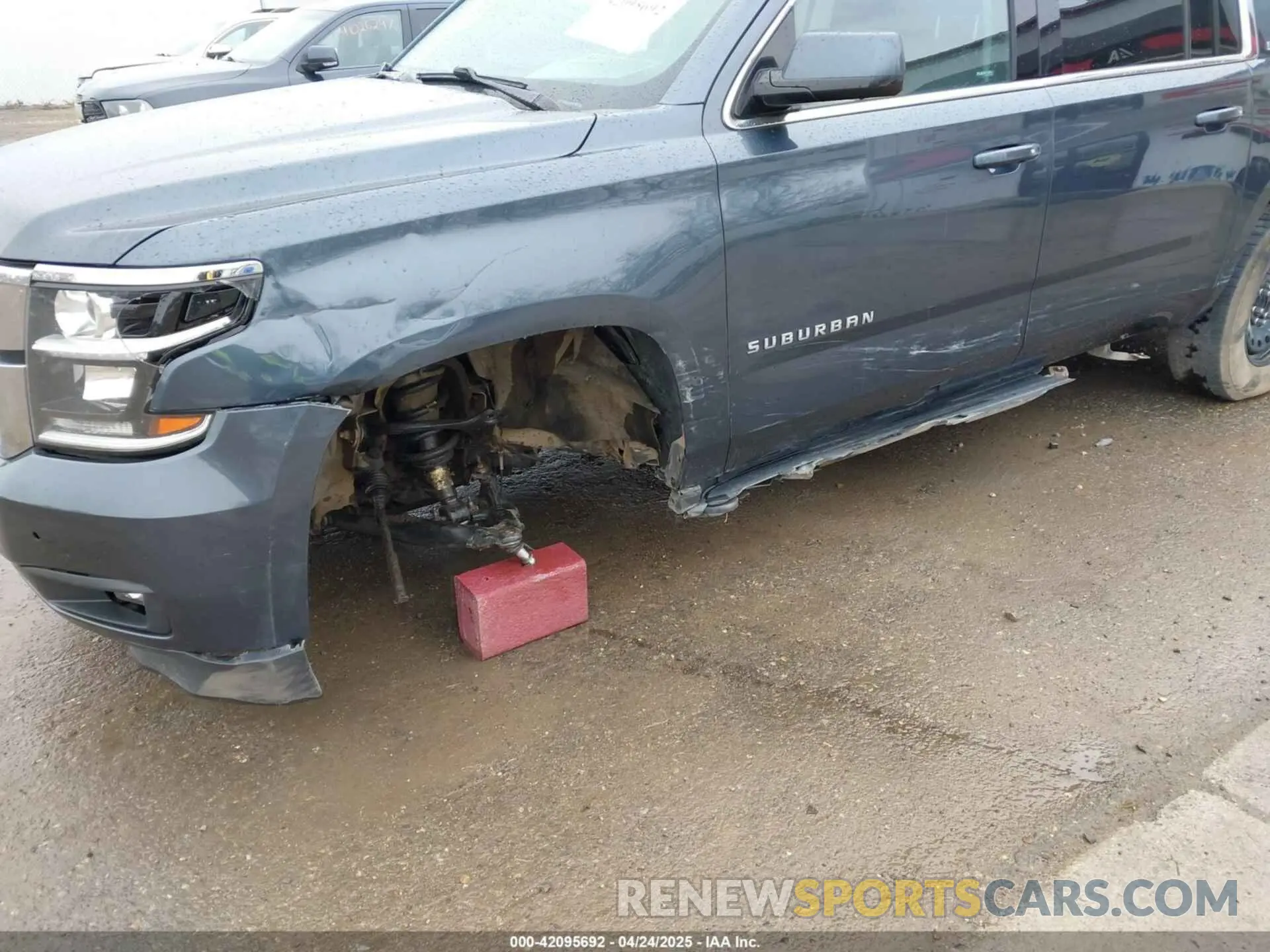 6 Photograph of a damaged car 1GNSKHKC1KR241449 CHEVROLET SUBURBAN 2019