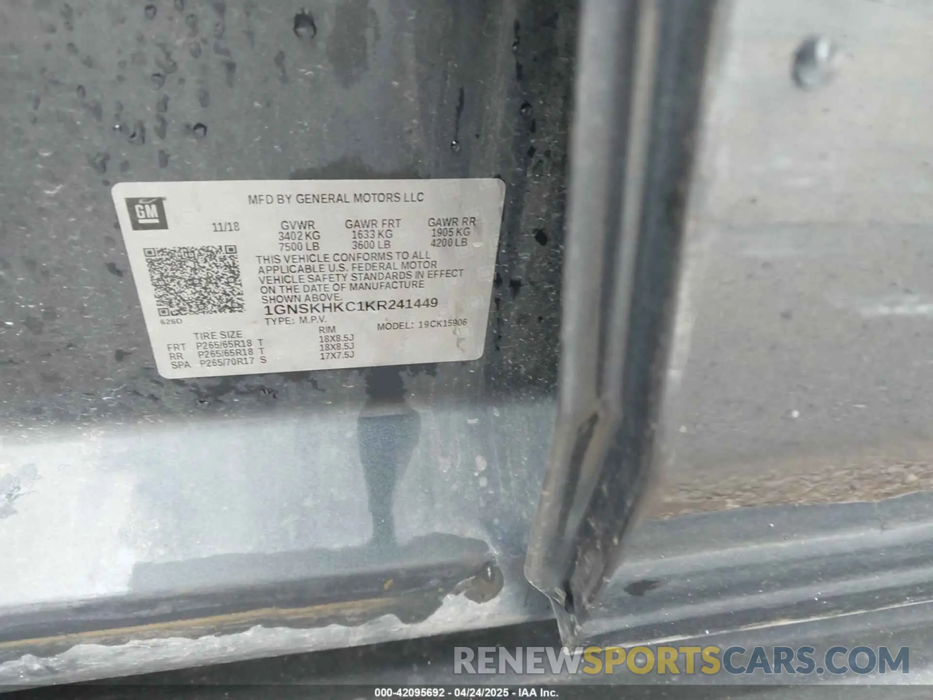 9 Photograph of a damaged car 1GNSKHKC1KR241449 CHEVROLET SUBURBAN 2019