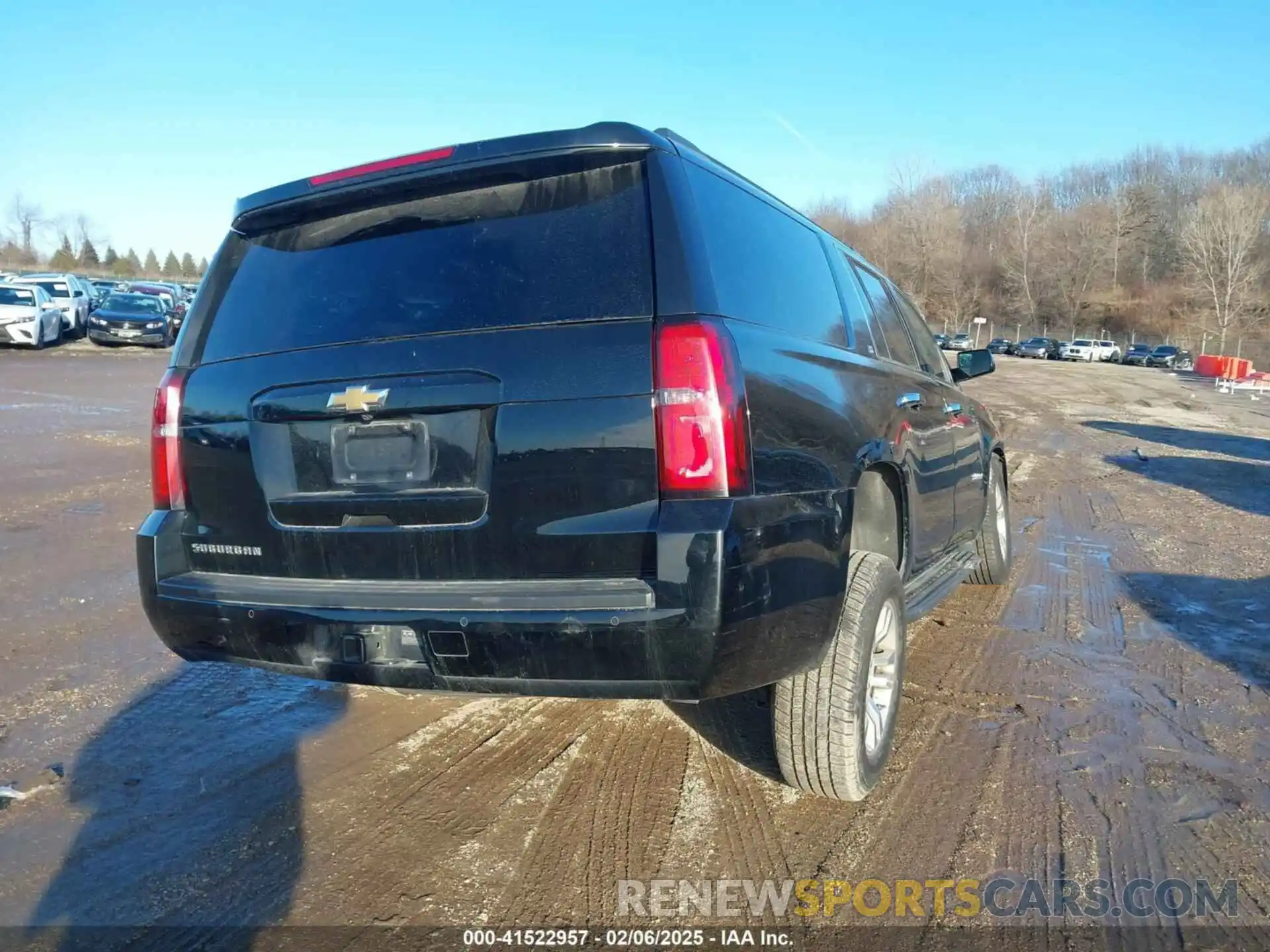 4 Photograph of a damaged car 1GNSKHKC2KR120137 CHEVROLET SUBURBAN 2019