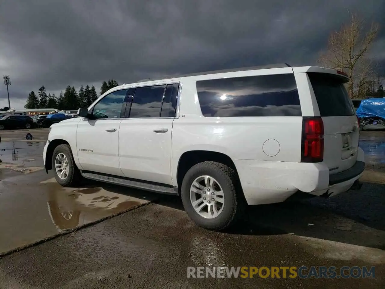 2 Photograph of a damaged car 1GNSKHKC2KR140923 CHEVROLET SUBURBAN 2019