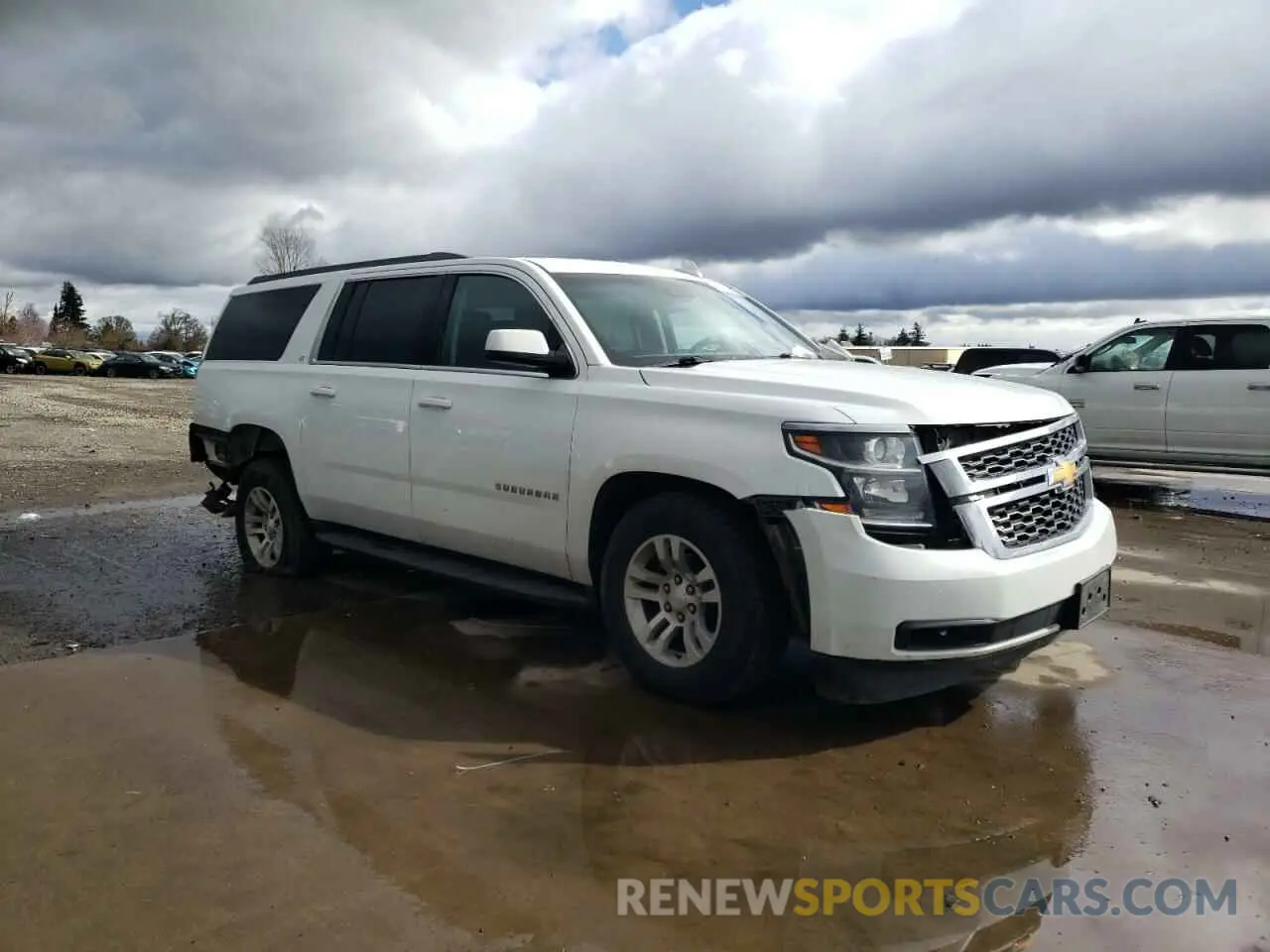 4 Photograph of a damaged car 1GNSKHKC2KR140923 CHEVROLET SUBURBAN 2019