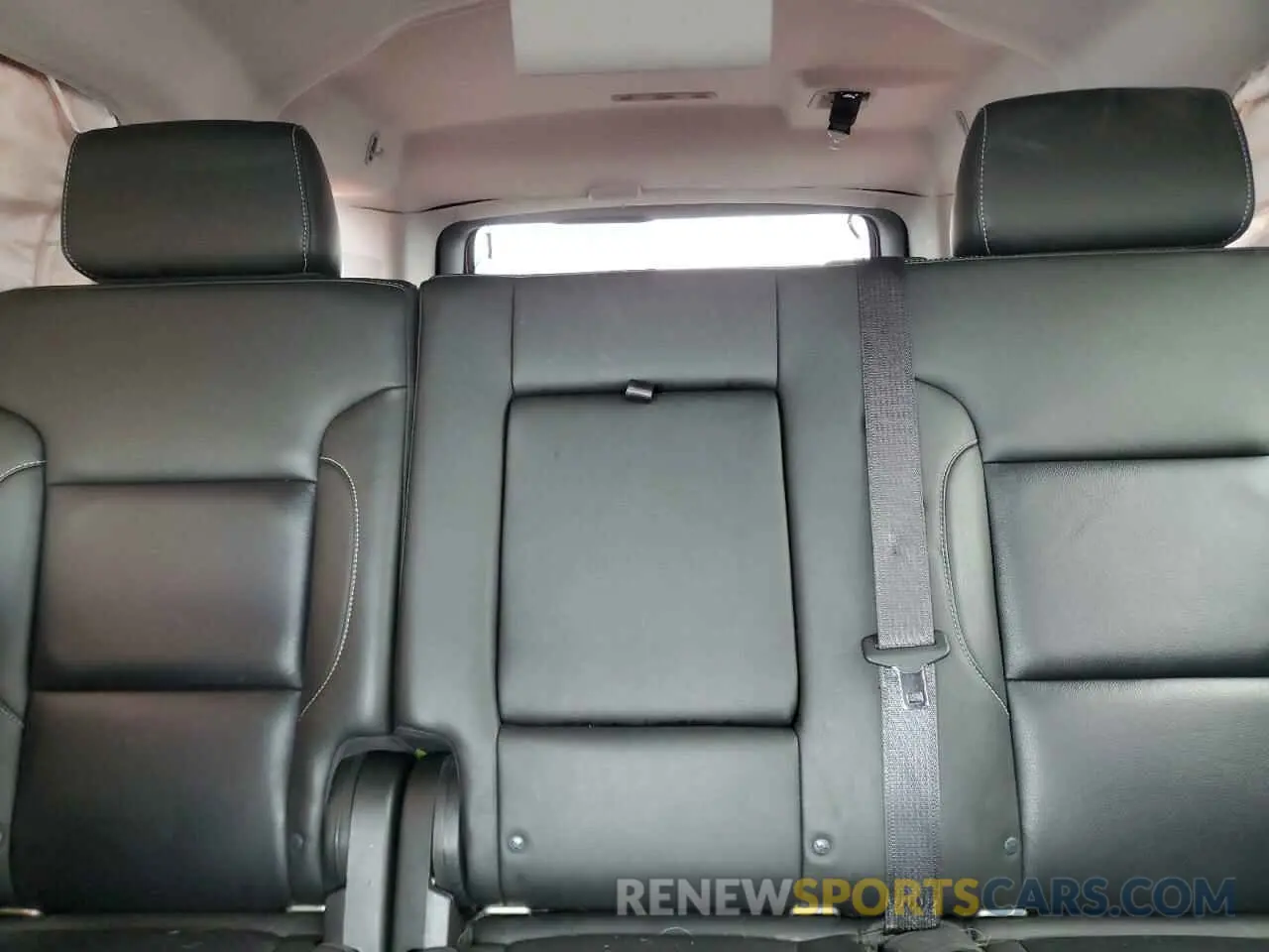 10 Photograph of a damaged car 1GNSKHKC2KR215247 CHEVROLET SUBURBAN 2019