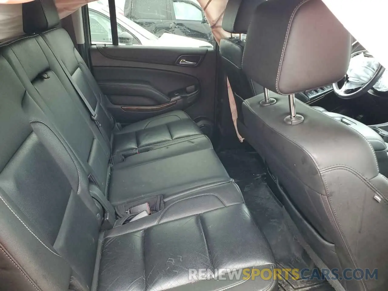 11 Photograph of a damaged car 1GNSKHKC2KR215247 CHEVROLET SUBURBAN 2019