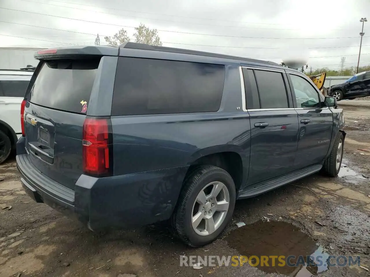 3 Photograph of a damaged car 1GNSKHKC2KR215247 CHEVROLET SUBURBAN 2019