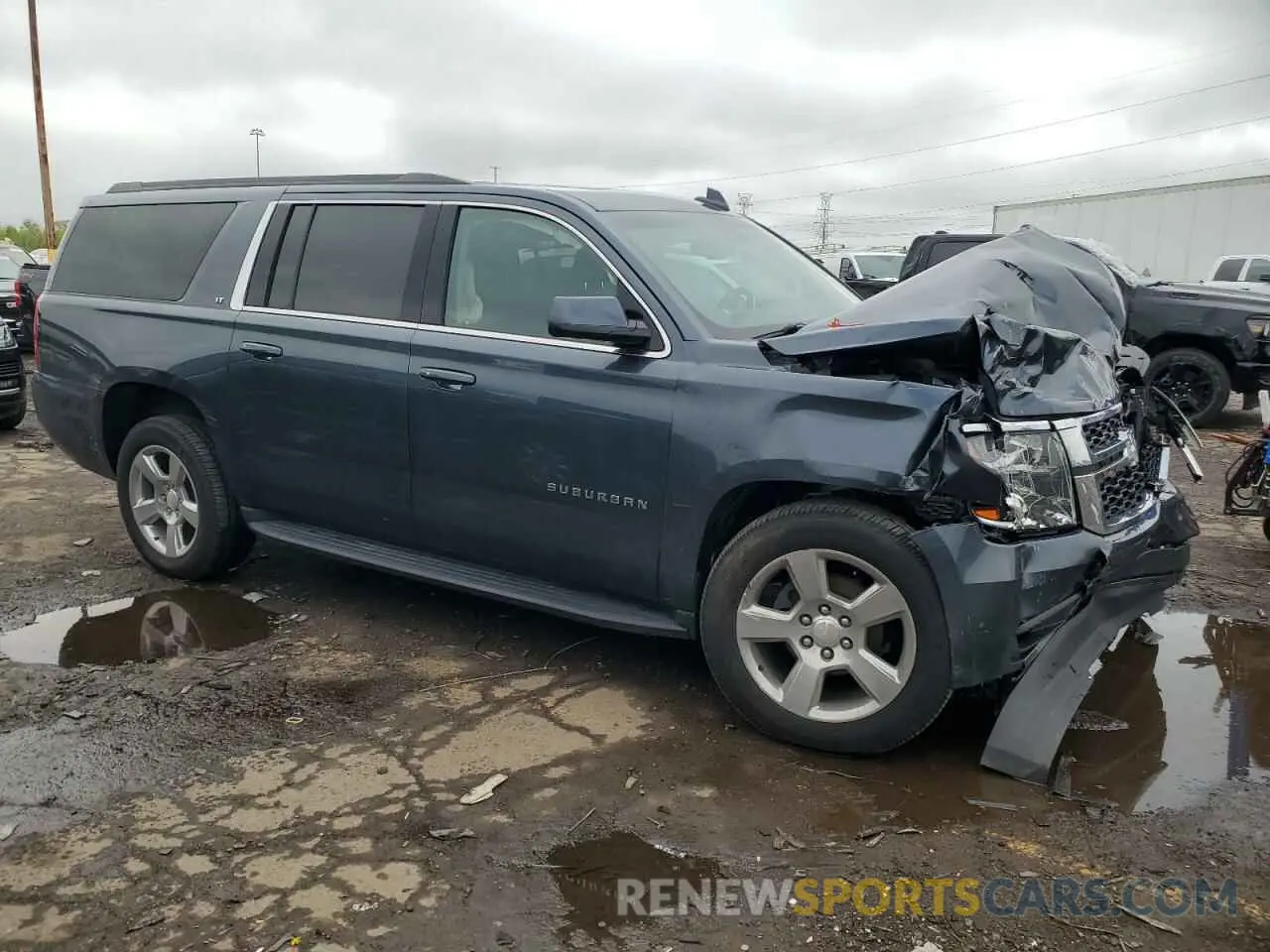 4 Photograph of a damaged car 1GNSKHKC2KR215247 CHEVROLET SUBURBAN 2019