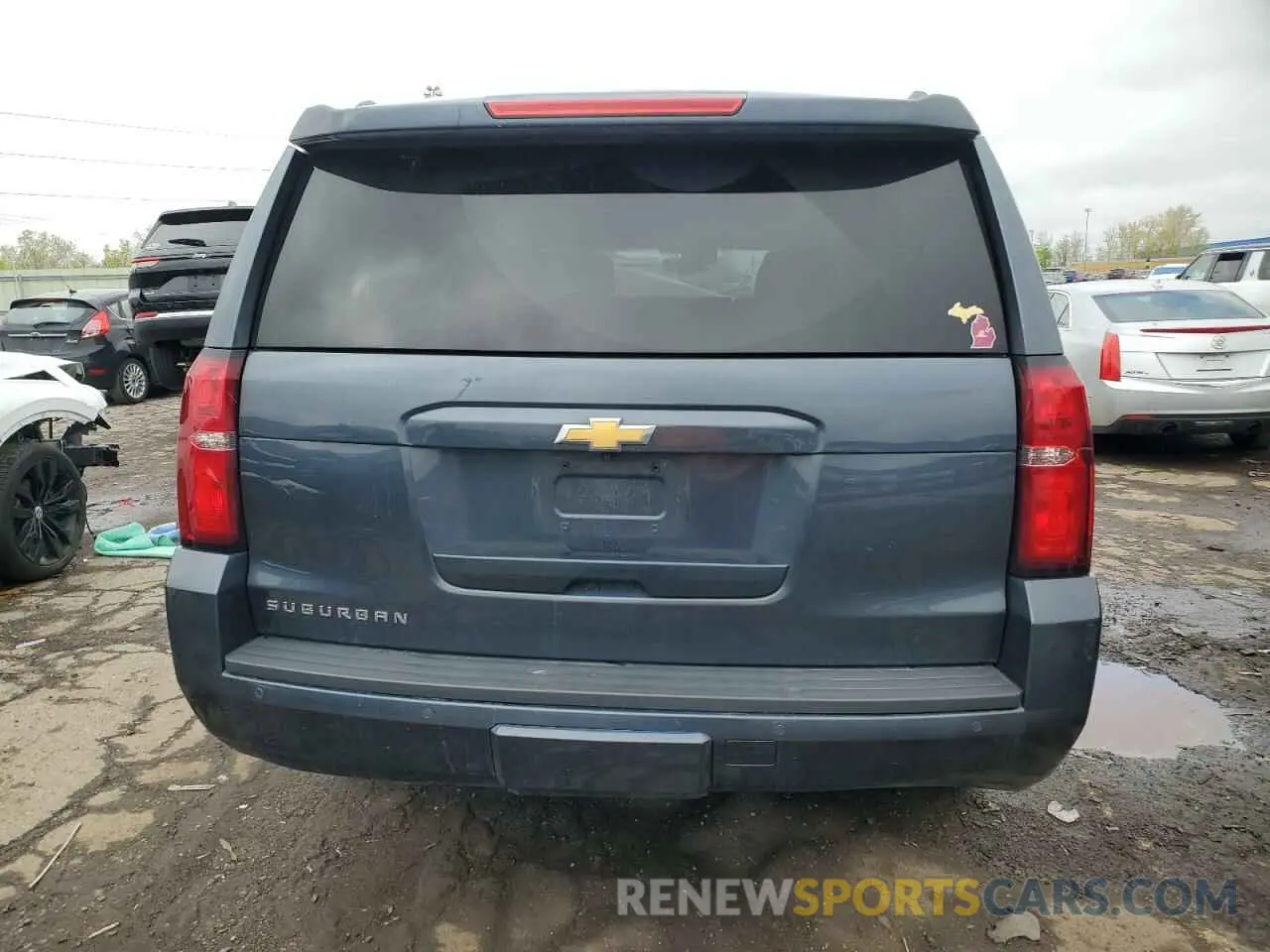 6 Photograph of a damaged car 1GNSKHKC2KR215247 CHEVROLET SUBURBAN 2019