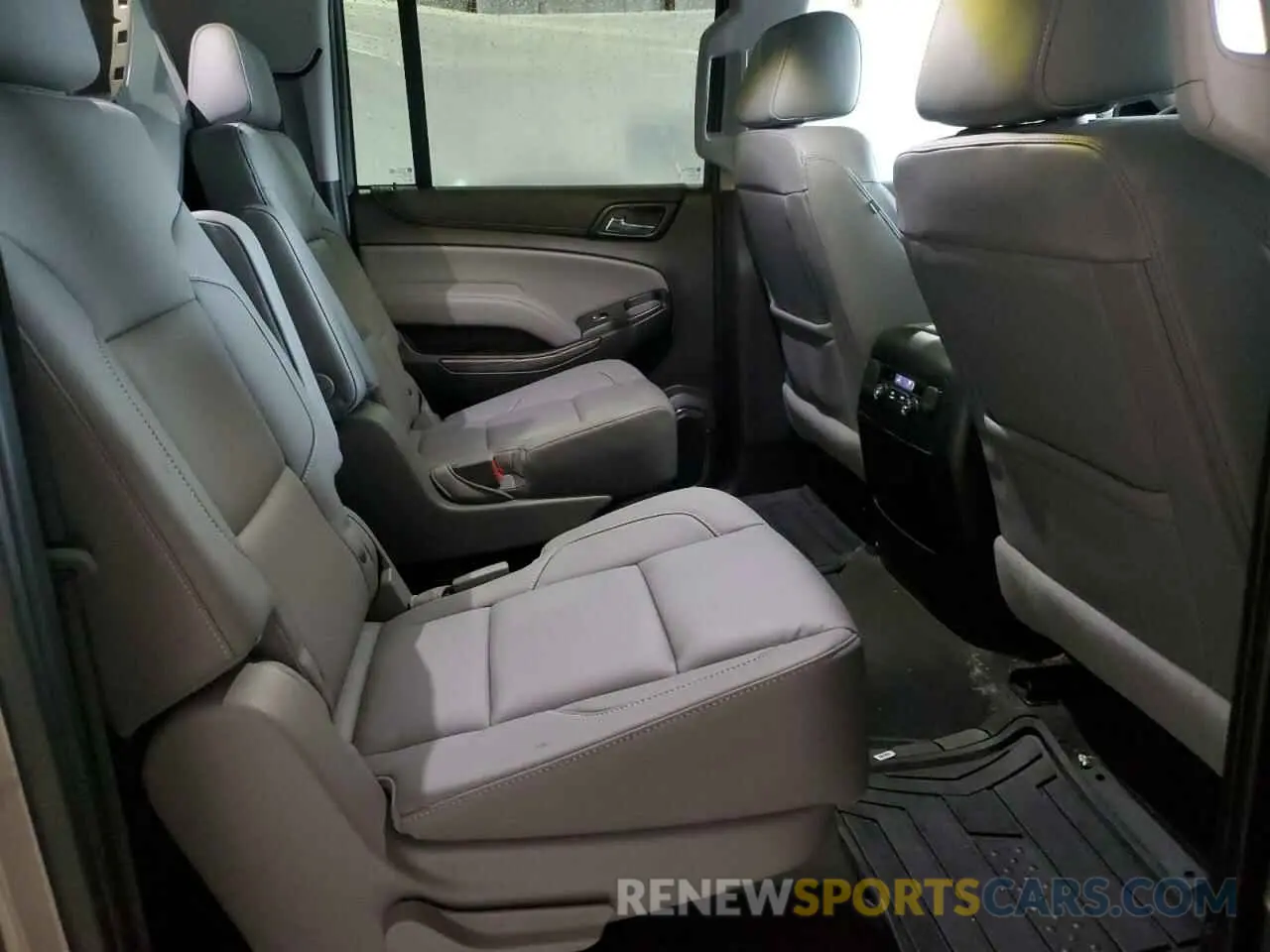 11 Photograph of a damaged car 1GNSKHKC2KR227348 CHEVROLET SUBURBAN 2019