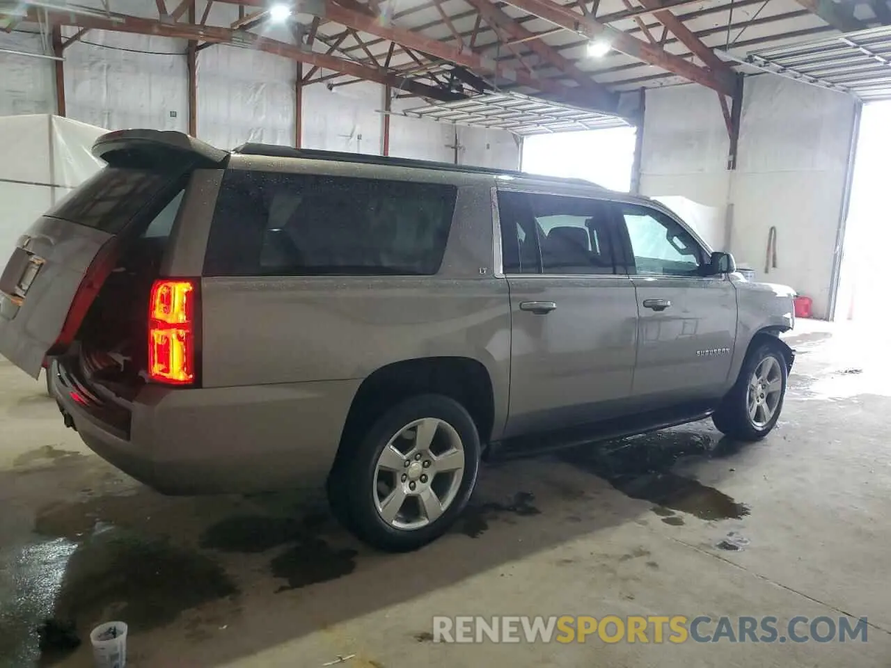 3 Photograph of a damaged car 1GNSKHKC2KR227348 CHEVROLET SUBURBAN 2019