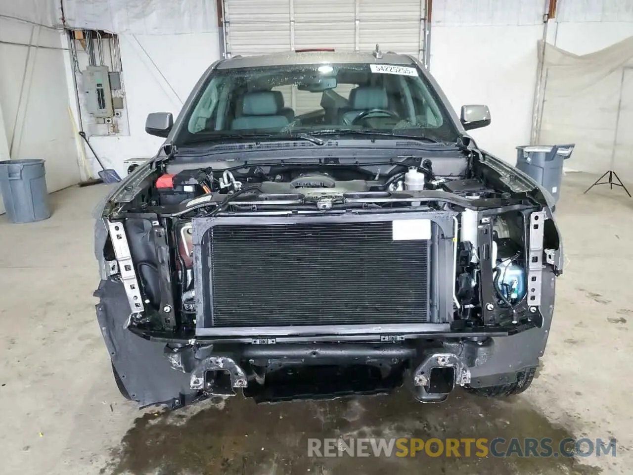 5 Photograph of a damaged car 1GNSKHKC2KR227348 CHEVROLET SUBURBAN 2019