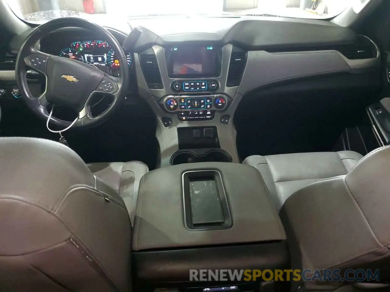 8 Photograph of a damaged car 1GNSKHKC2KR227348 CHEVROLET SUBURBAN 2019