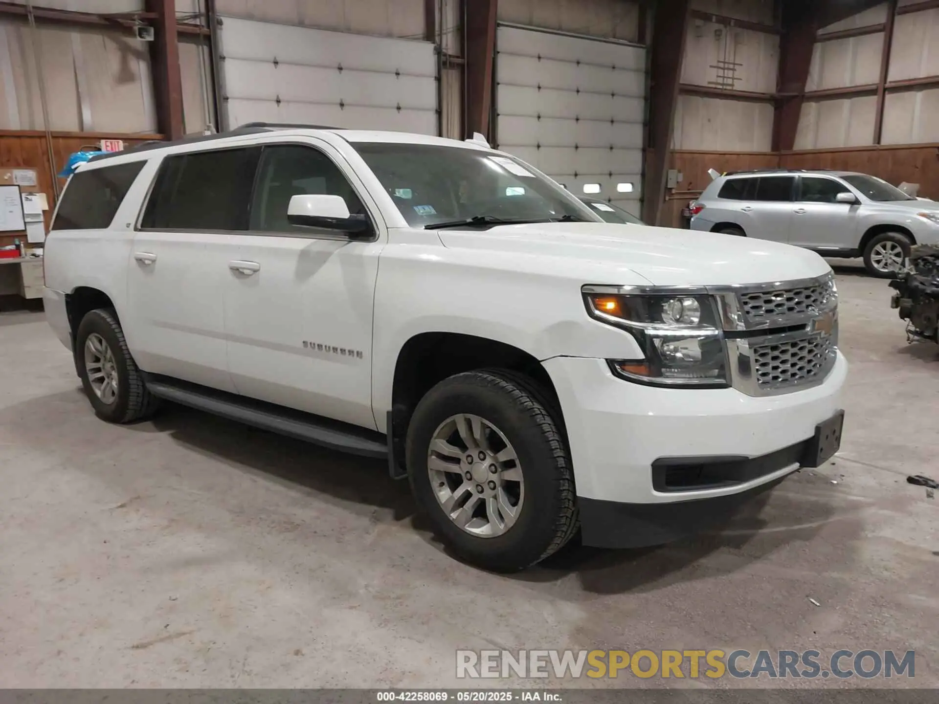 1 Photograph of a damaged car 1GNSKHKC2KR250273 CHEVROLET SUBURBAN 2019