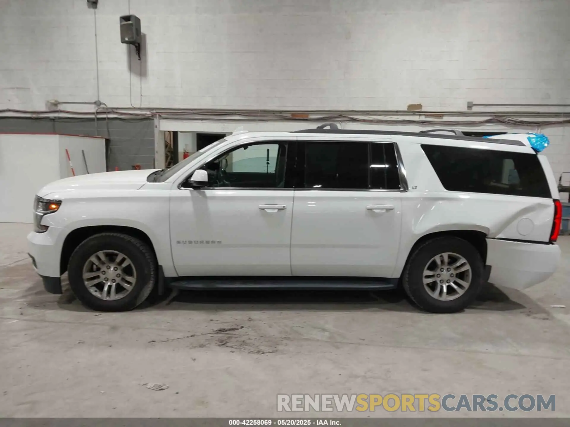 14 Photograph of a damaged car 1GNSKHKC2KR250273 CHEVROLET SUBURBAN 2019
