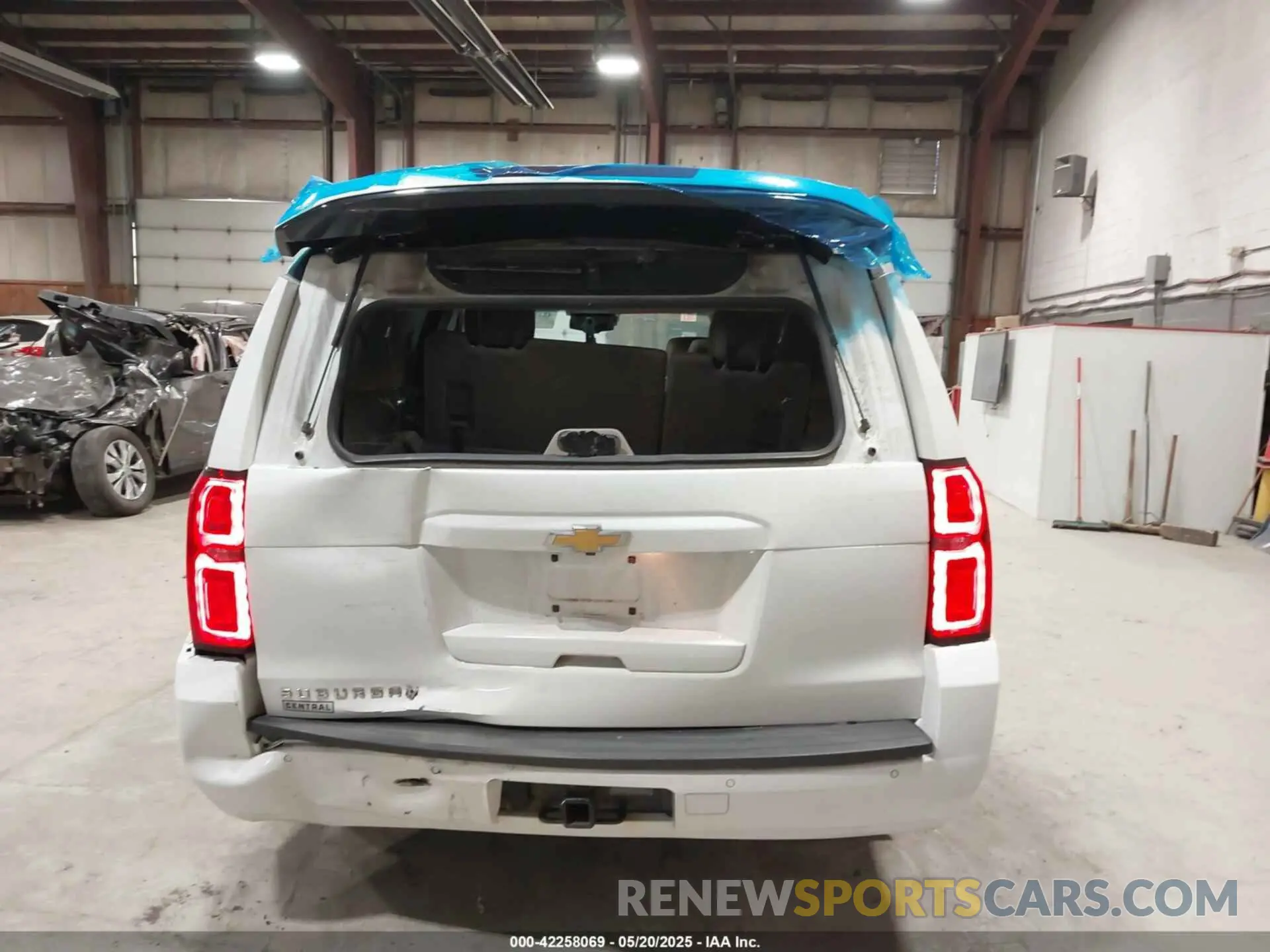 16 Photograph of a damaged car 1GNSKHKC2KR250273 CHEVROLET SUBURBAN 2019