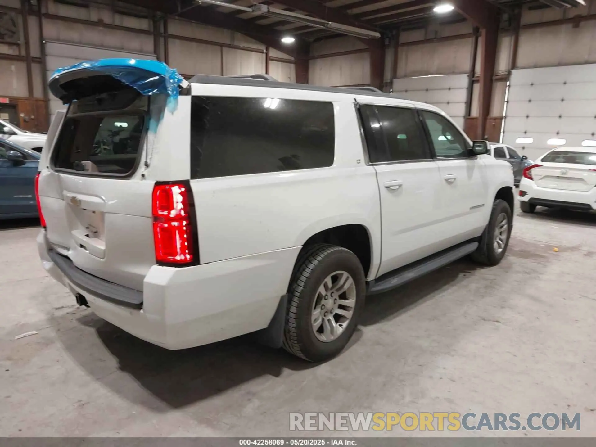 4 Photograph of a damaged car 1GNSKHKC2KR250273 CHEVROLET SUBURBAN 2019