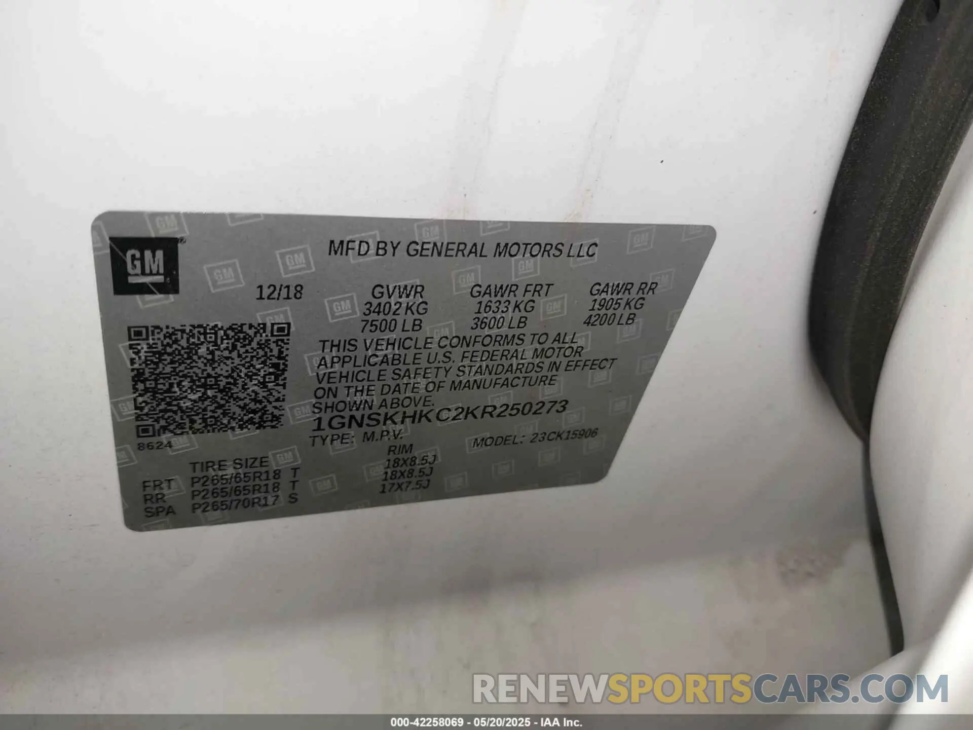 9 Photograph of a damaged car 1GNSKHKC2KR250273 CHEVROLET SUBURBAN 2019