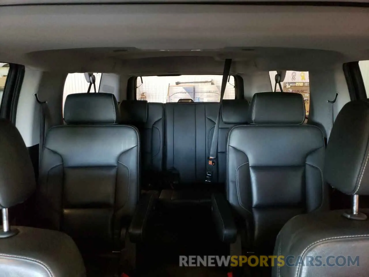10 Photograph of a damaged car 1GNSKHKC2KR299019 CHEVROLET SUBURBAN 2019