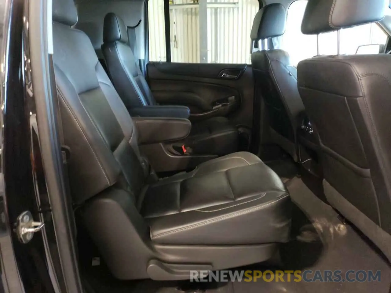11 Photograph of a damaged car 1GNSKHKC2KR299019 CHEVROLET SUBURBAN 2019