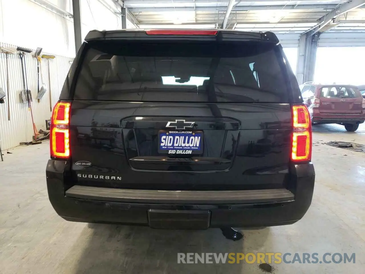 6 Photograph of a damaged car 1GNSKHKC2KR299019 CHEVROLET SUBURBAN 2019
