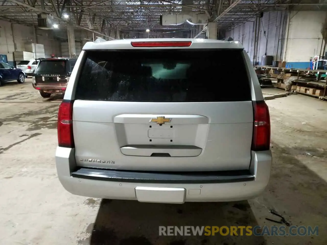 6 Photograph of a damaged car 1GNSKHKC2KR367660 CHEVROLET SUBURBAN 2019