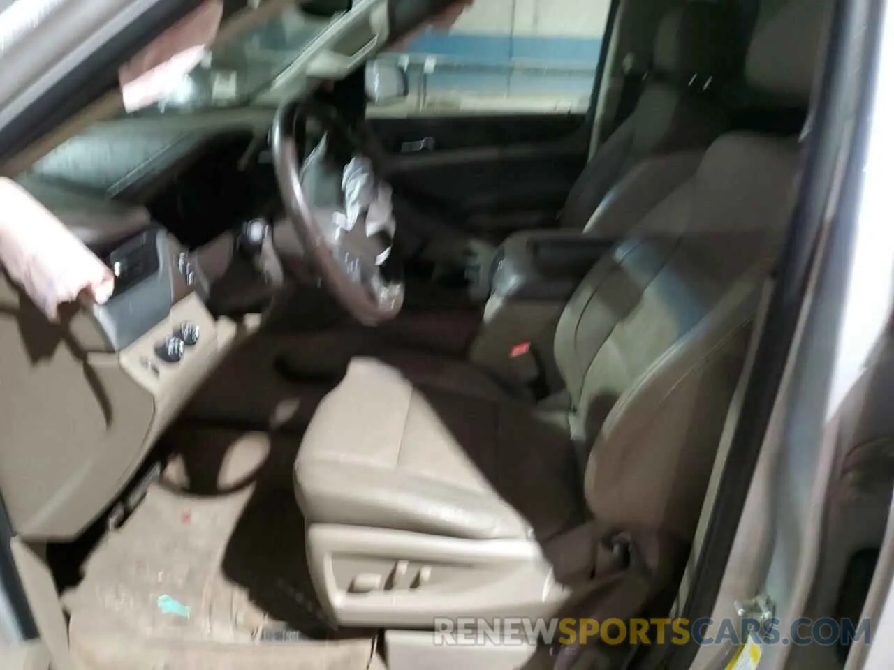 7 Photograph of a damaged car 1GNSKHKC2KR367660 CHEVROLET SUBURBAN 2019
