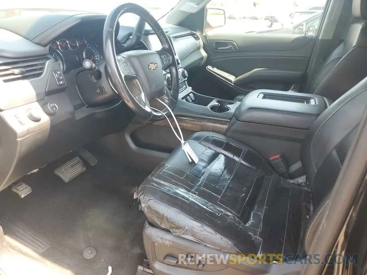 7 Photograph of a damaged car 1GNSKHKC3KR101791 CHEVROLET SUBURBAN 2019