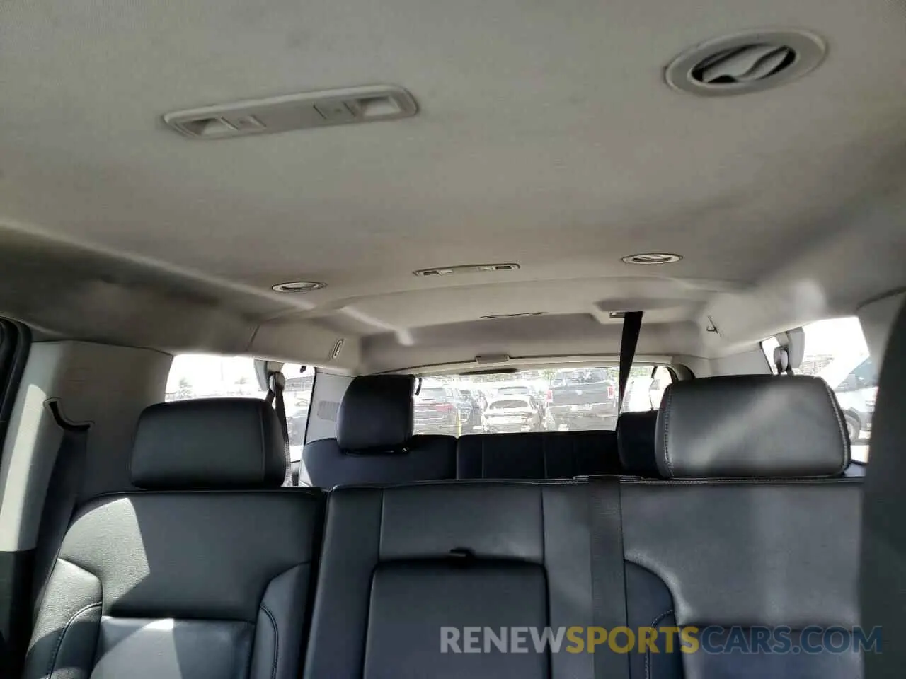 10 Photograph of a damaged car 1GNSKHKC3KR117263 CHEVROLET SUBURBAN 2019