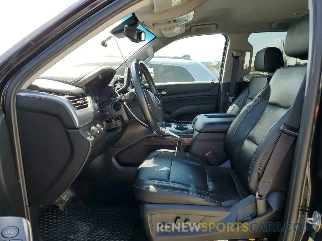 7 Photograph of a damaged car 1GNSKHKC3KR117263 CHEVROLET SUBURBAN 2019