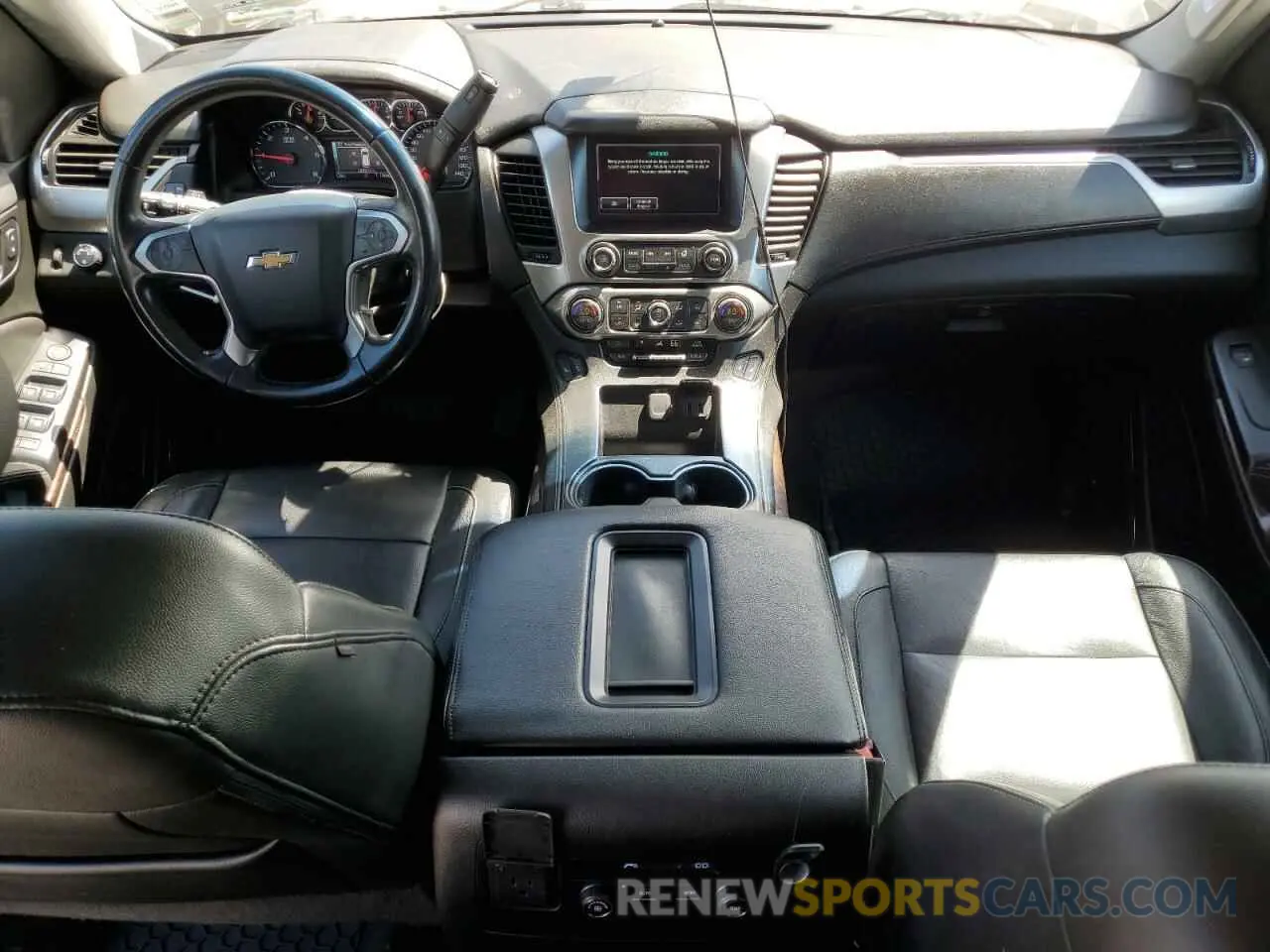 8 Photograph of a damaged car 1GNSKHKC3KR117263 CHEVROLET SUBURBAN 2019