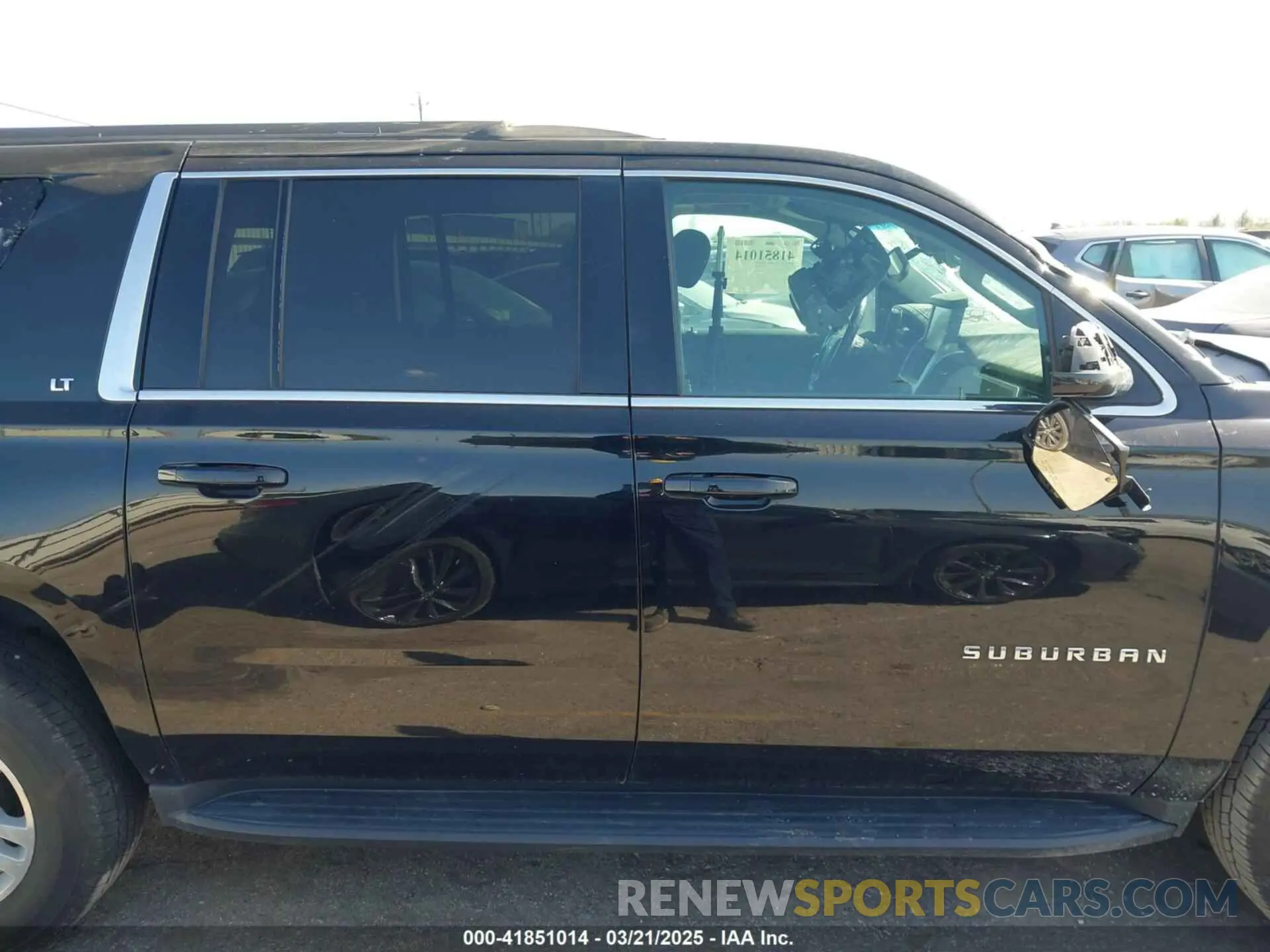 13 Photograph of a damaged car 1GNSKHKC3KR285095 CHEVROLET SUBURBAN 2019