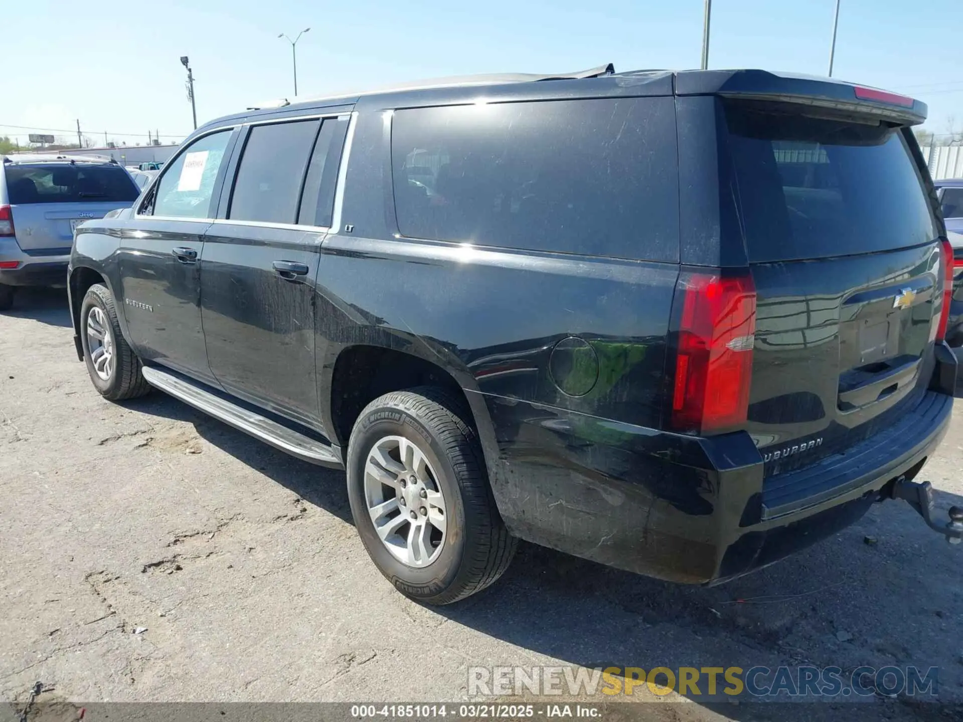 3 Photograph of a damaged car 1GNSKHKC3KR285095 CHEVROLET SUBURBAN 2019