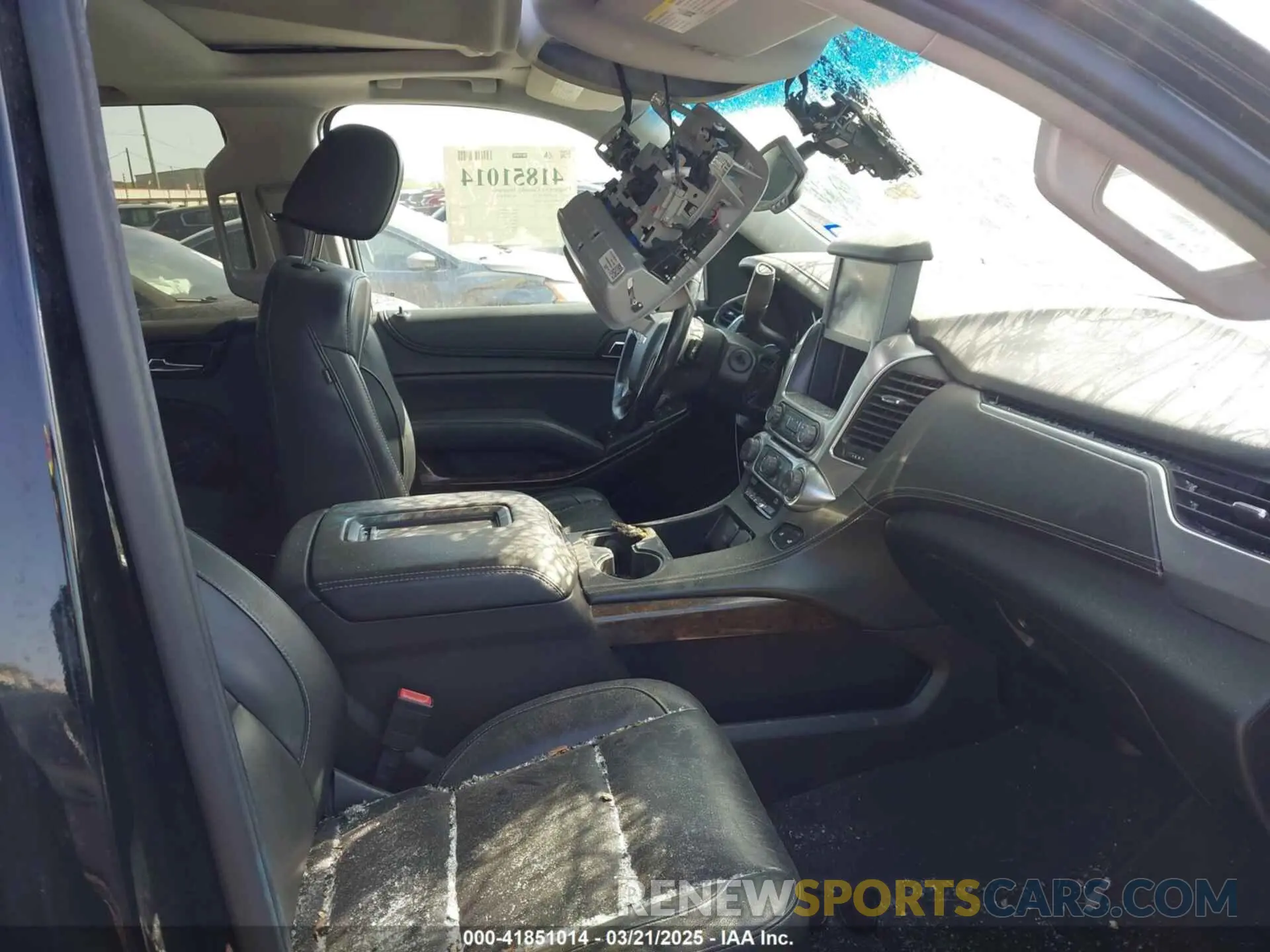 5 Photograph of a damaged car 1GNSKHKC3KR285095 CHEVROLET SUBURBAN 2019