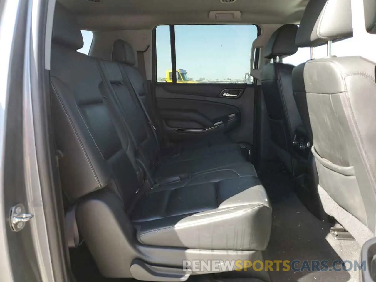 11 Photograph of a damaged car 1GNSKHKC3KR408068 CHEVROLET SUBURBAN 2019
