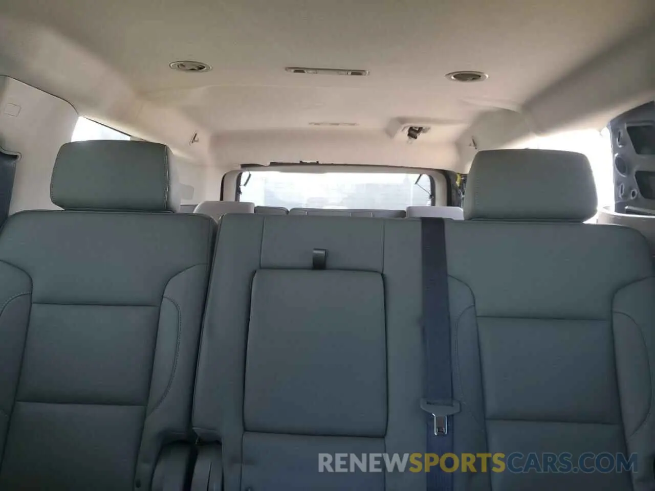 10 Photograph of a damaged car 1GNSKHKC4KR156296 CHEVROLET SUBURBAN 2019