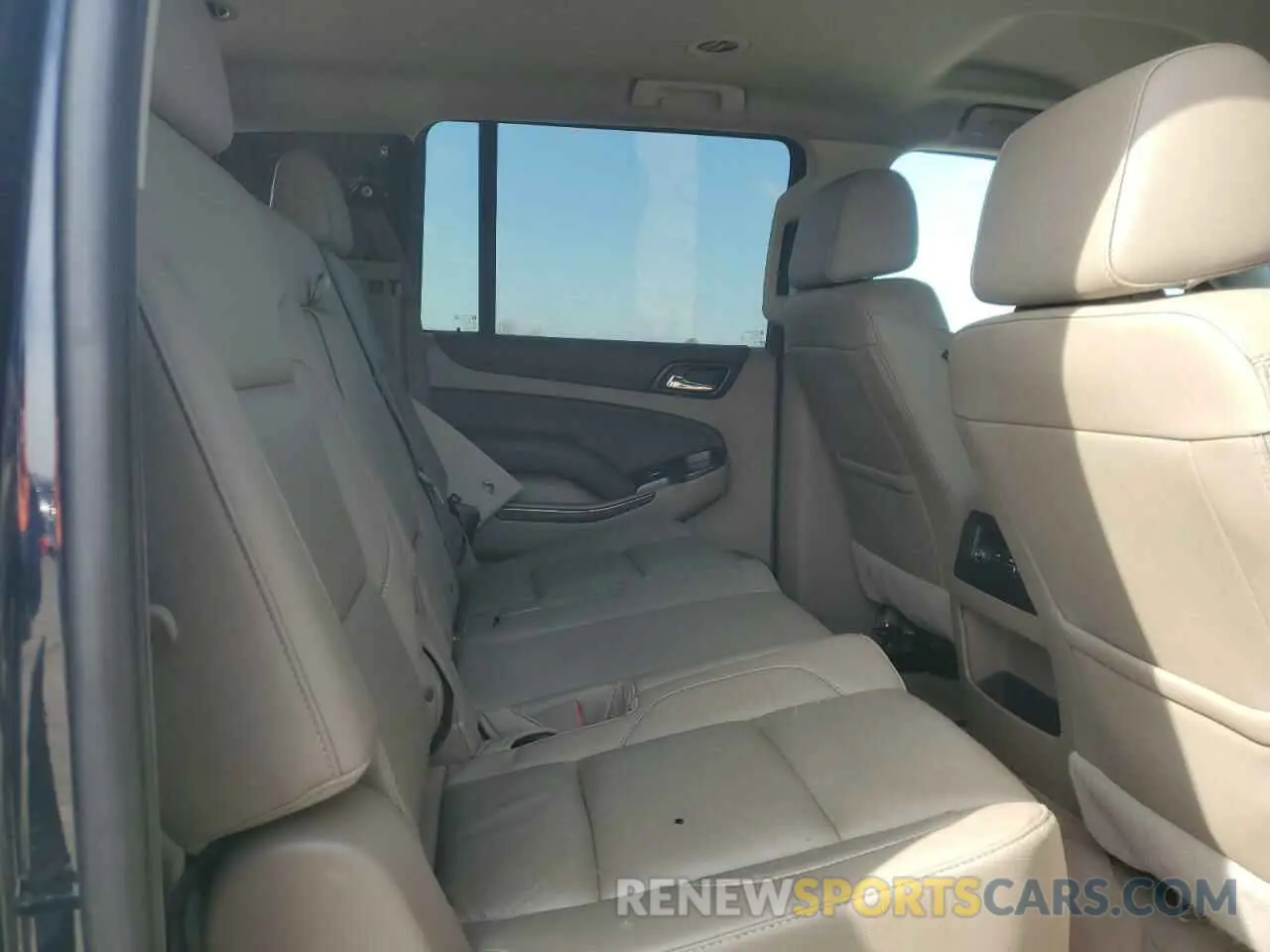 11 Photograph of a damaged car 1GNSKHKC4KR156296 CHEVROLET SUBURBAN 2019
