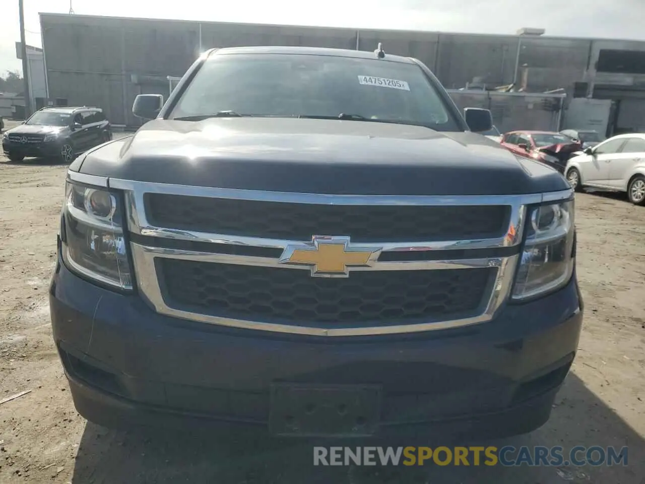 5 Photograph of a damaged car 1GNSKHKC4KR156296 CHEVROLET SUBURBAN 2019